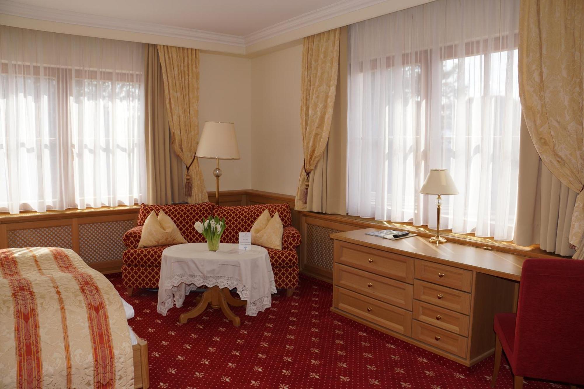 Gartenhotel Maria Theresia Hall in Tirol Rom bilde